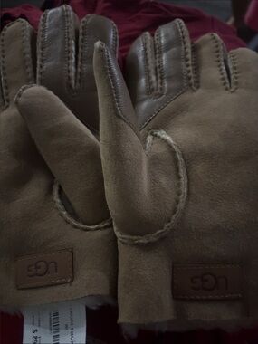 UGG Chestnut Suede Leather Genuine Shearling Lined Gloves